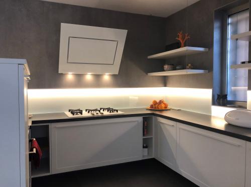cucina sospesa scavolini carattere 